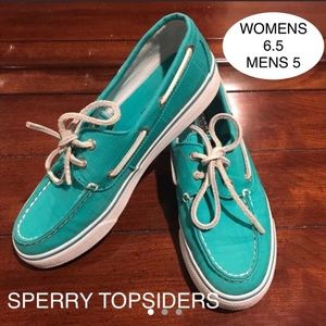 SPERRY TOPSIDERS BOAT SHOES. women 6.5.